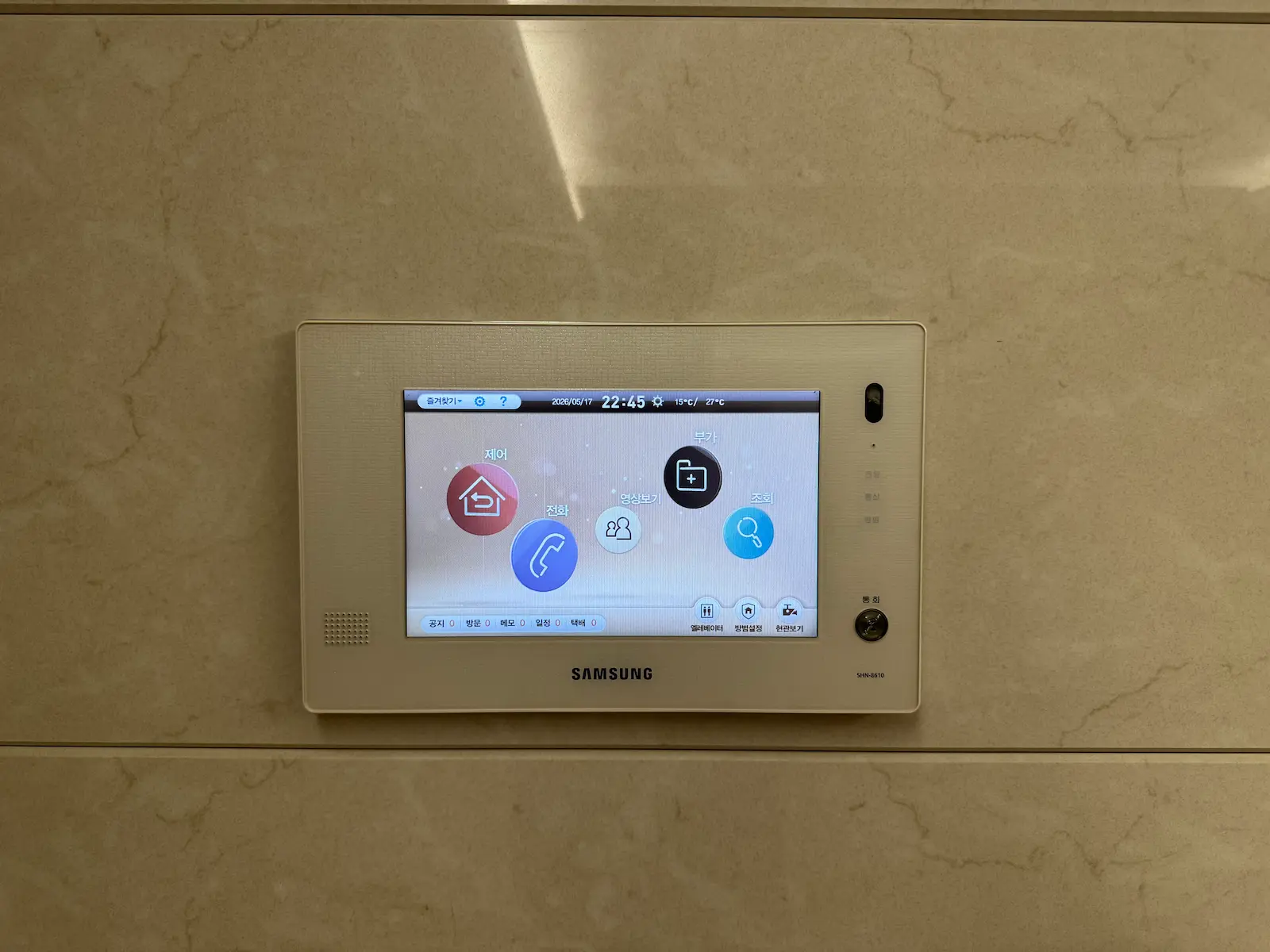 Wall pad main screen